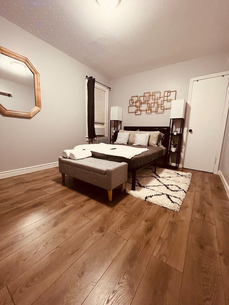 Spacious Modern Room 2-C — photo 1
